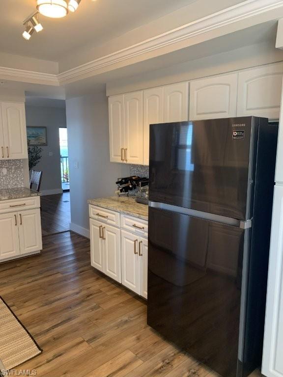 SUNSET ROYALE - Residential Lease