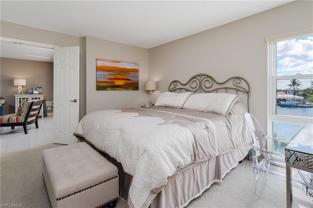 PELICAN POINT - Residential