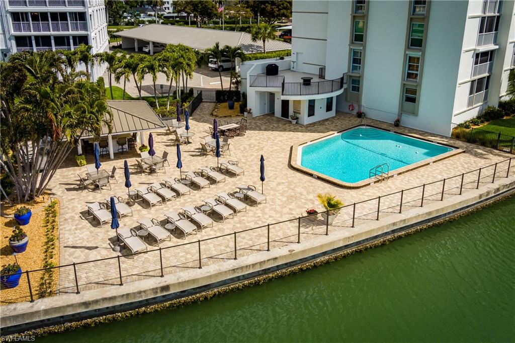 PELICAN POINT - Residential