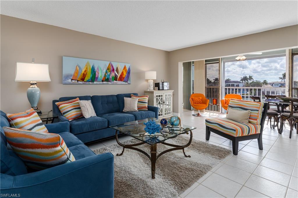 PELICAN POINT - Residential