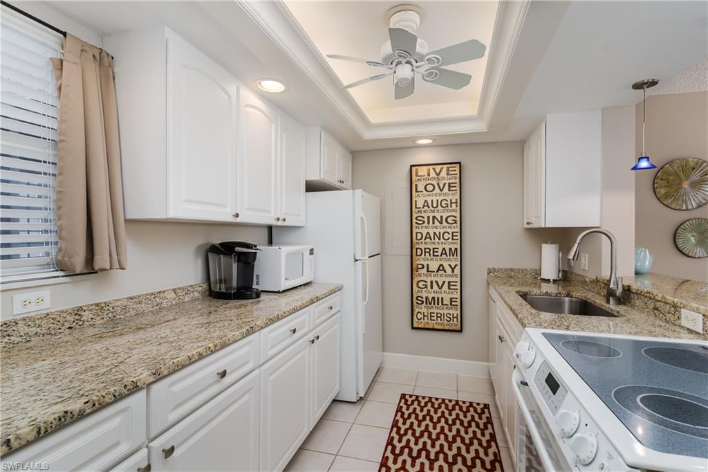 PELICAN POINT - Residential