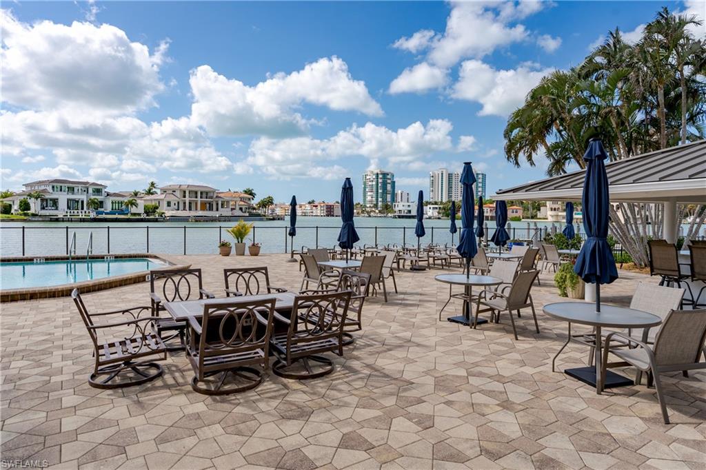 300 Park Shore DR 3D