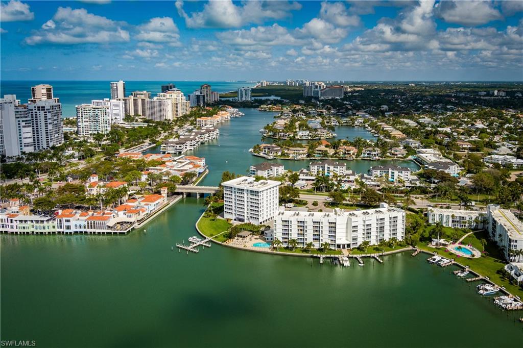 PELICAN POINT - Residential