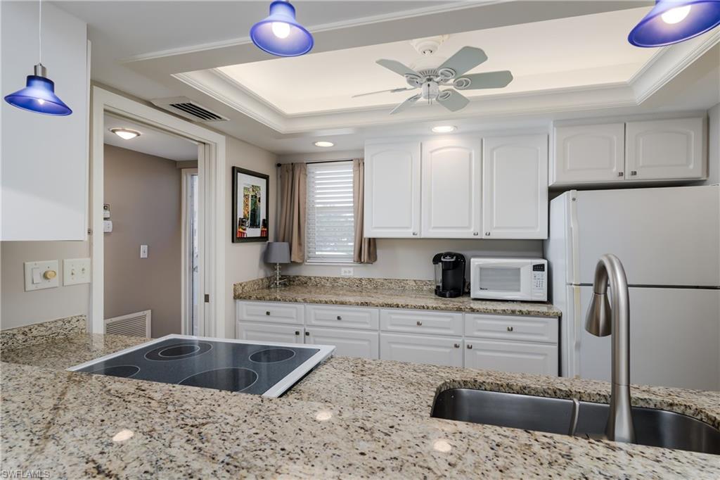 PELICAN POINT - Residential