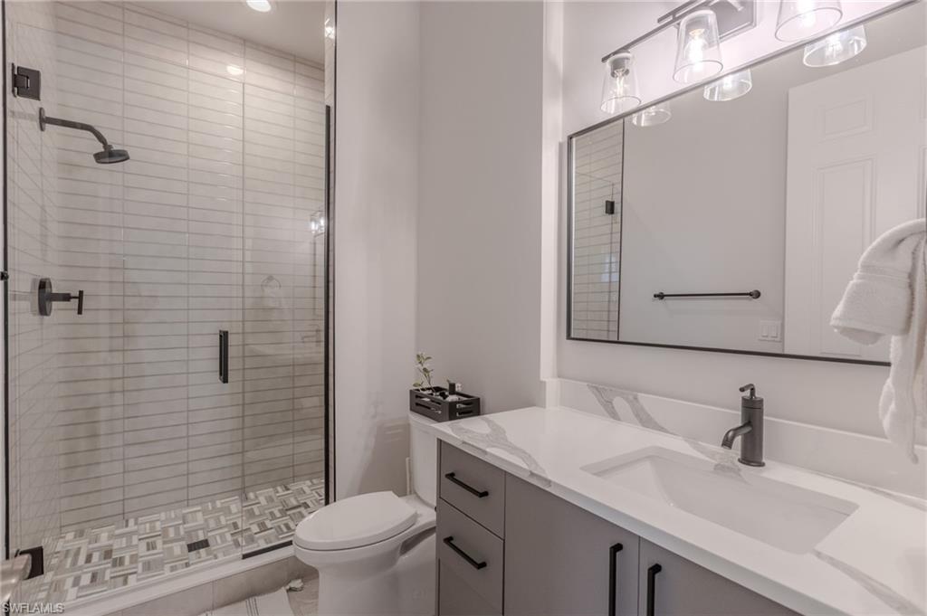 THE PARAMOUNT - Residential