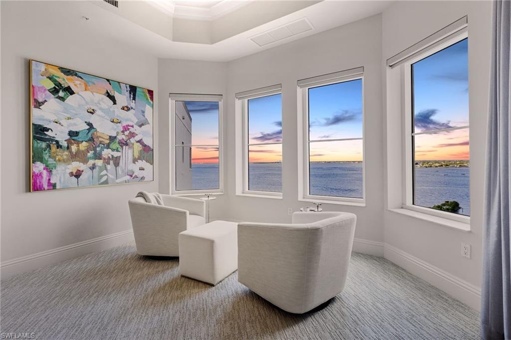 THE PARAMOUNT - Residential