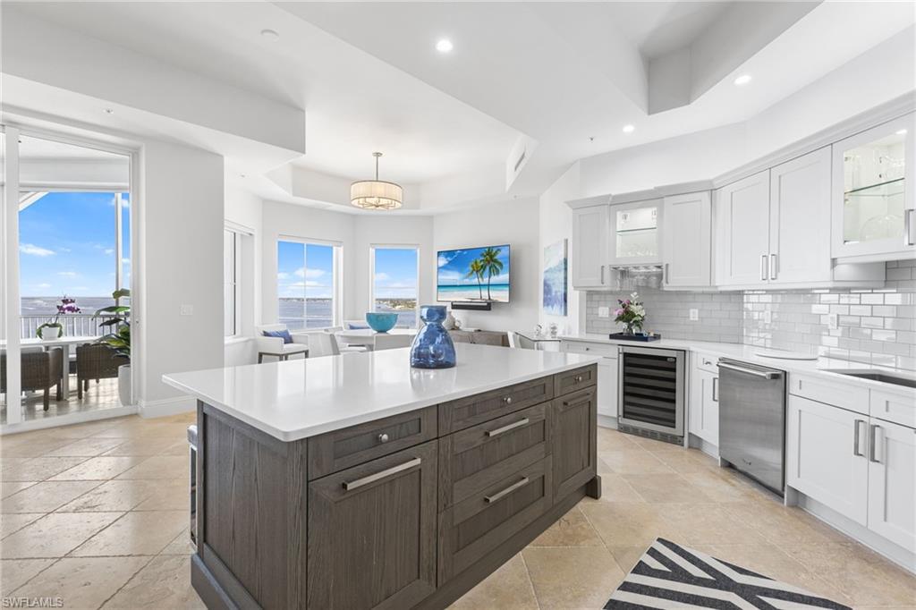 THE PARAMOUNT - Residential