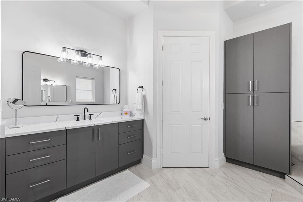 THE PARAMOUNT - Residential