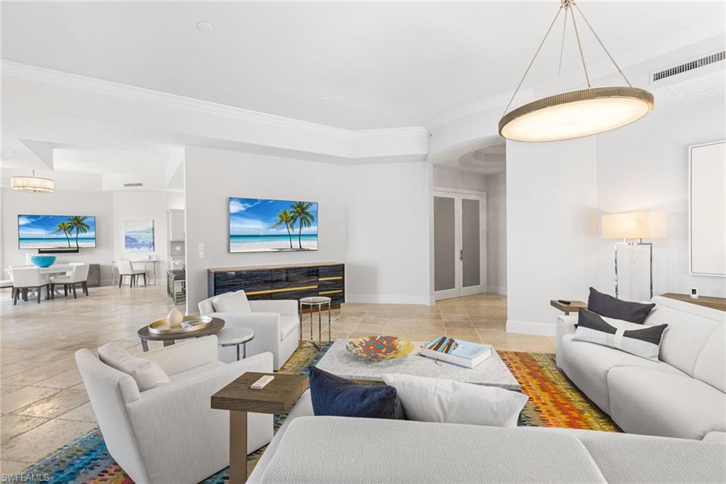 THE PARAMOUNT - Residential