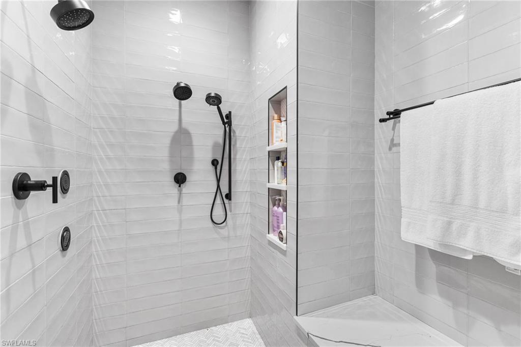 THE PARAMOUNT - Residential