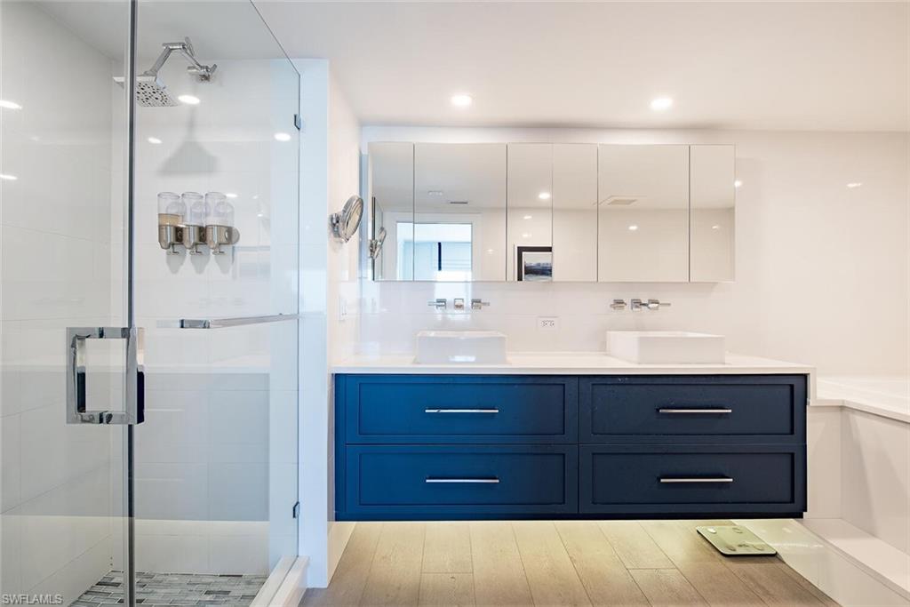 REGENCY TOWERS - Residential