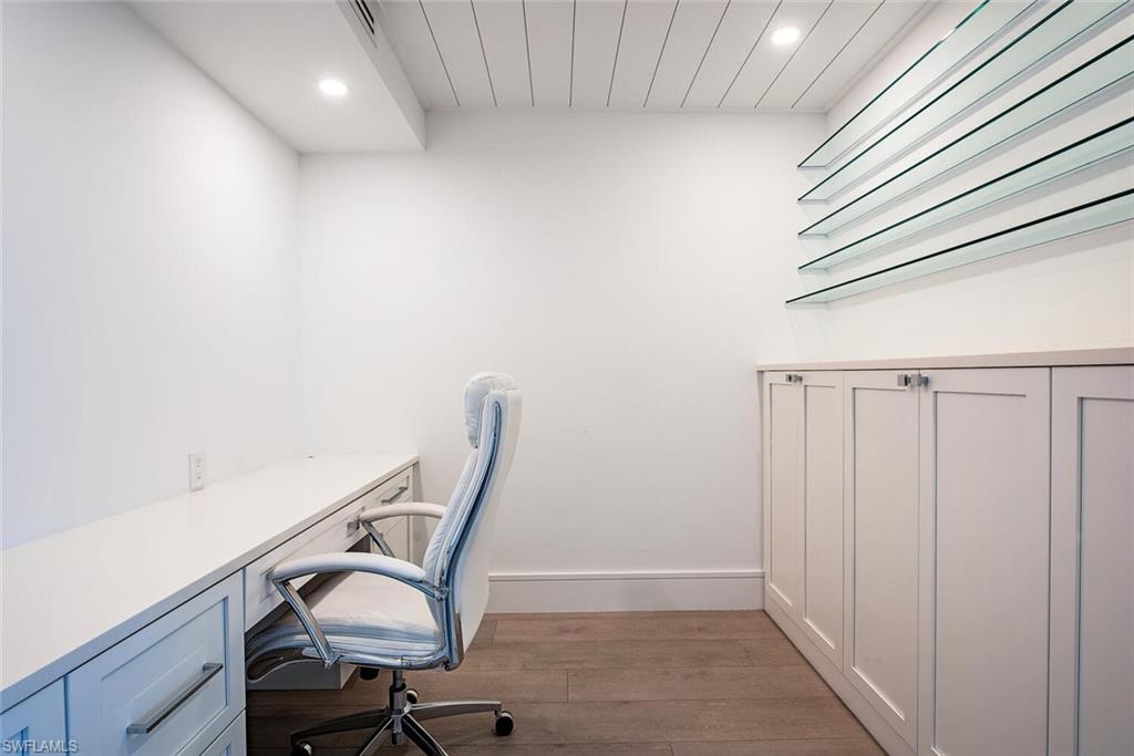 REGENCY TOWERS - Residential