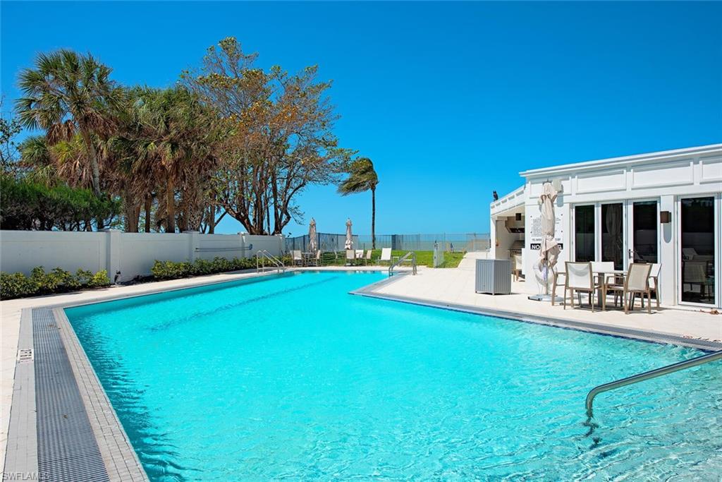 REGENCY TOWERS - Residential