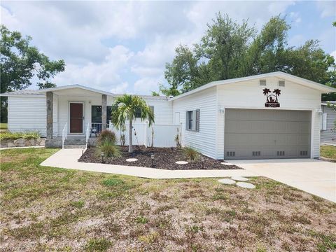 Manufactured Home in NORTH FORT MYERS FL 10401 Circle Pine RD.jpg