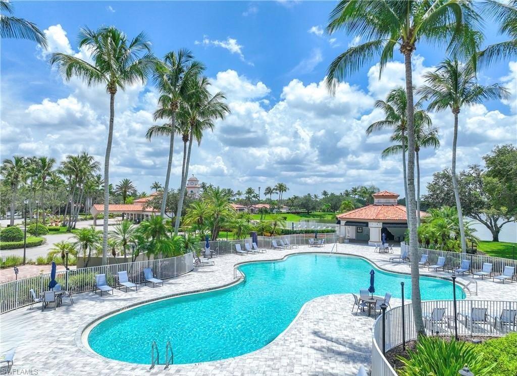 VILLAGE WALK - Residential