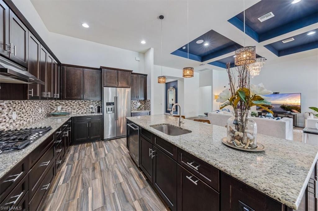 CAMDEN LAKES - Residential