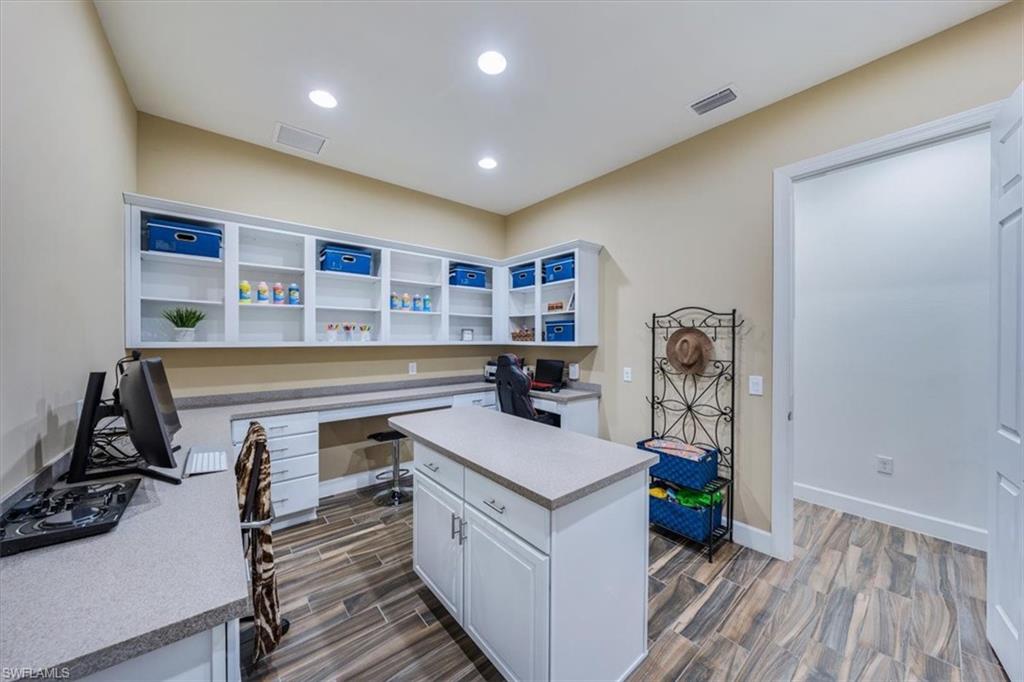 CAMDEN LAKES - Residential