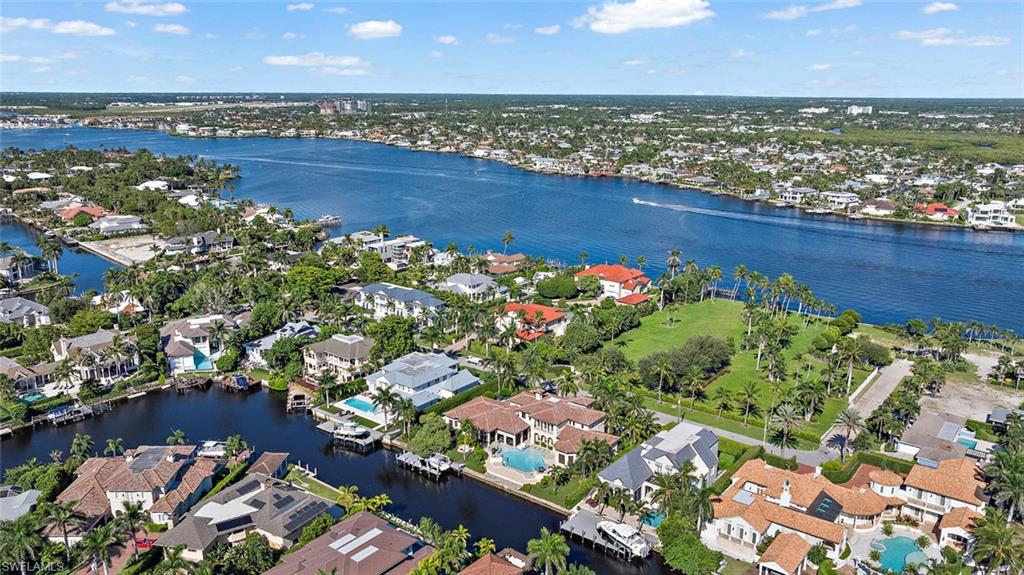 AQUALANE SHORES - Residential