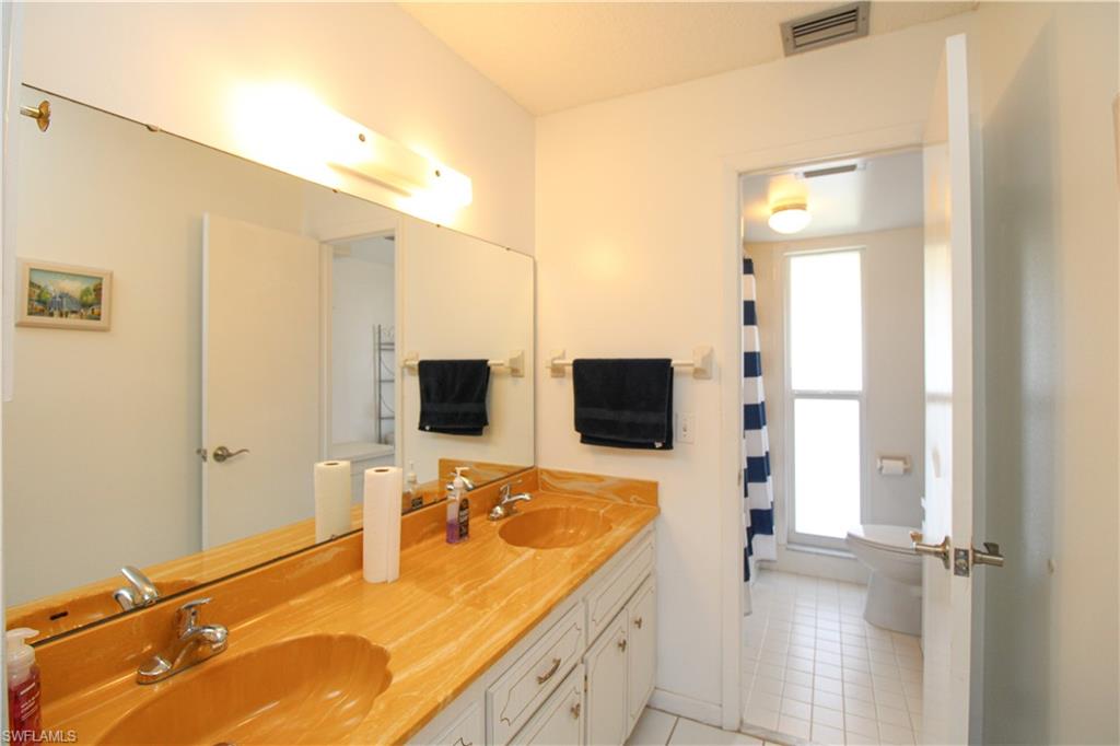 GLADES COUNTRY CLUB - Residential Lease