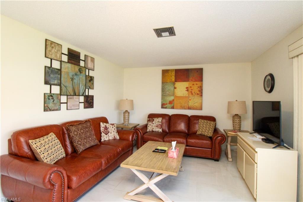 GLADES COUNTRY CLUB - Residential Lease