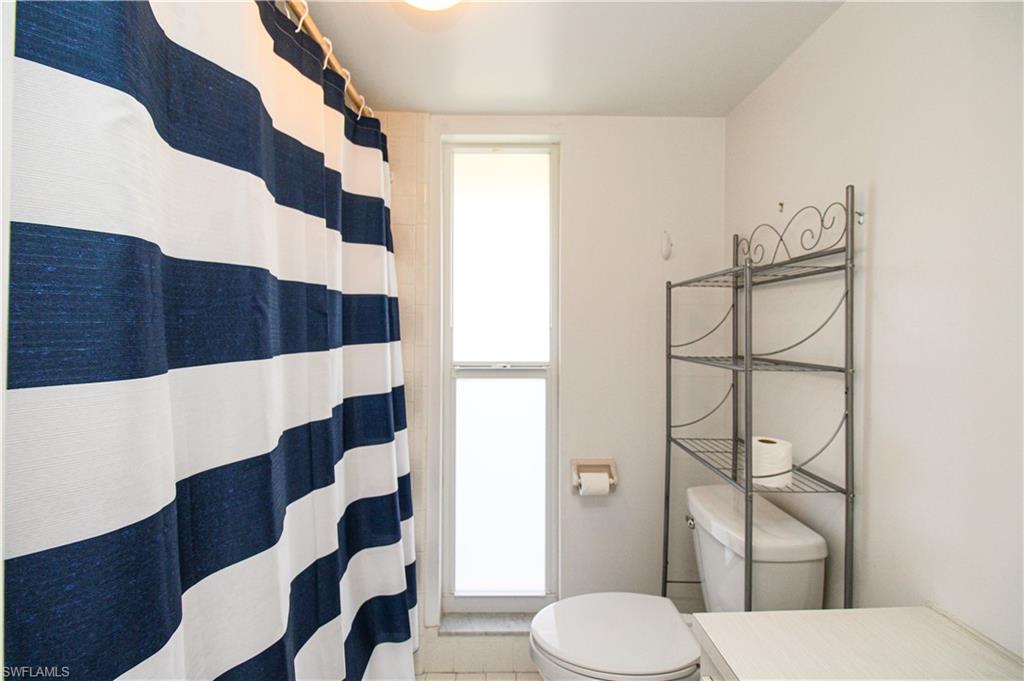 GLADES COUNTRY CLUB - Residential Lease