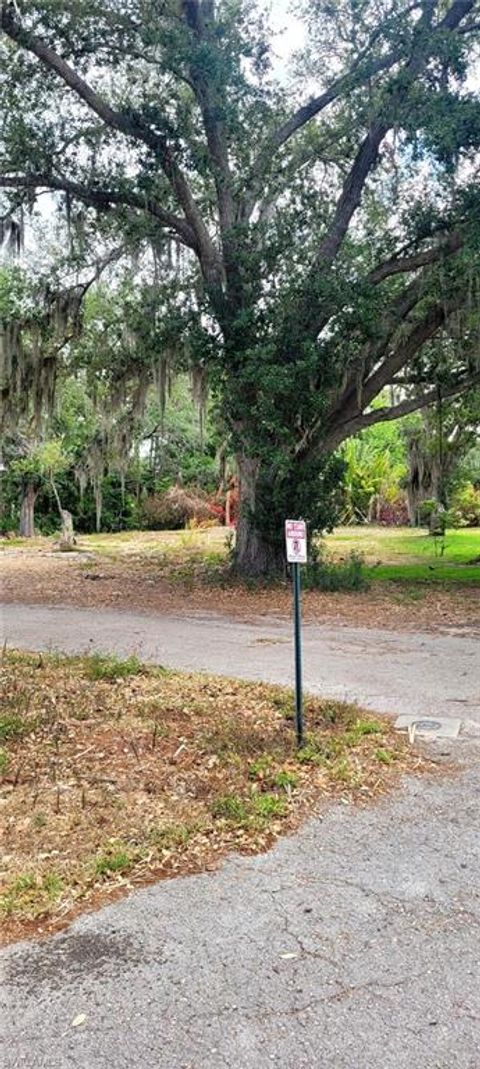 27035 Leitner LN BONITA SPRINGS FL 34135