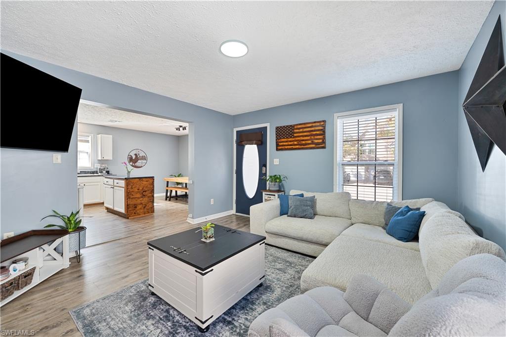 LEAWOOD LAKES - Residential