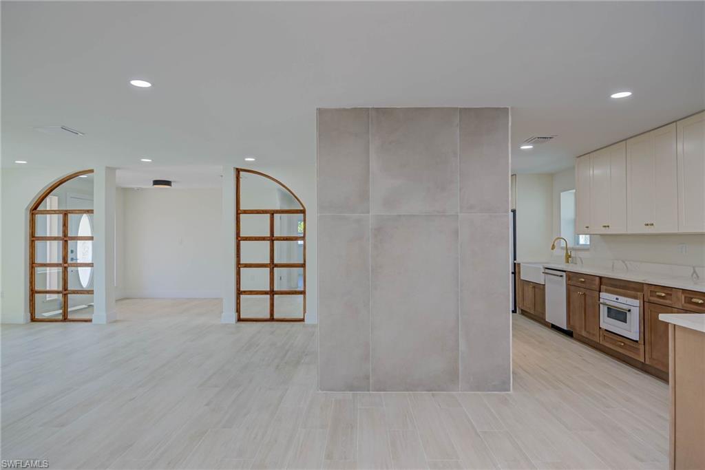 LA CHELLE MANOR - Residential