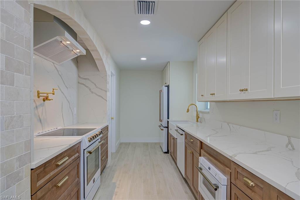 LA CHELLE MANOR - Residential