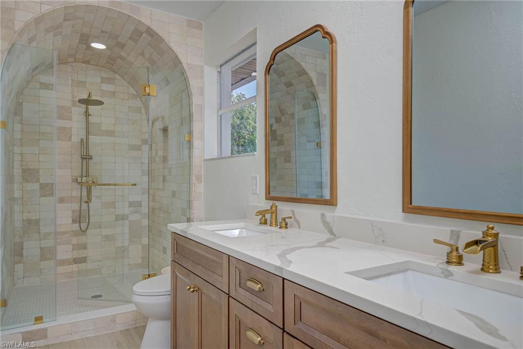 LA CHELLE MANOR - Residential