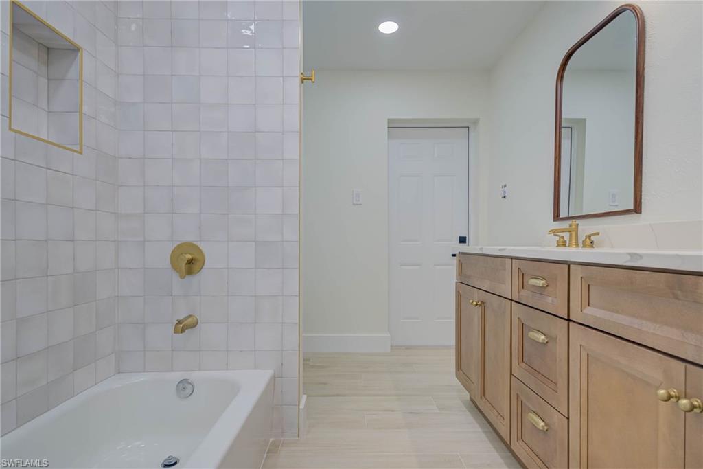 LA CHELLE MANOR - Residential