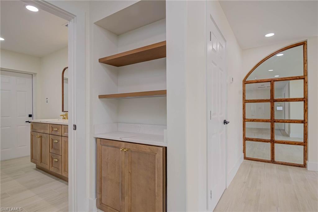 LA CHELLE MANOR - Residential