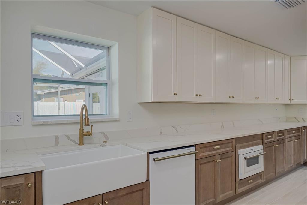 LA CHELLE MANOR - Residential