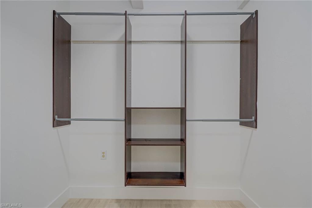 LA CHELLE MANOR - Residential