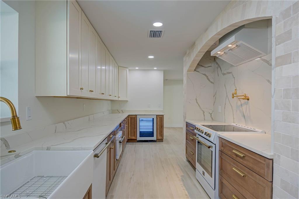 LA CHELLE MANOR - Residential