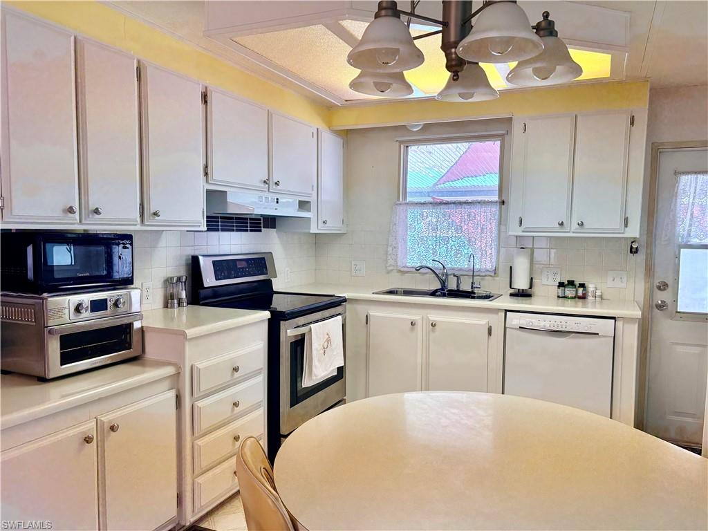 LAUREL ESTATES MOBILE HOME VIL - Residential