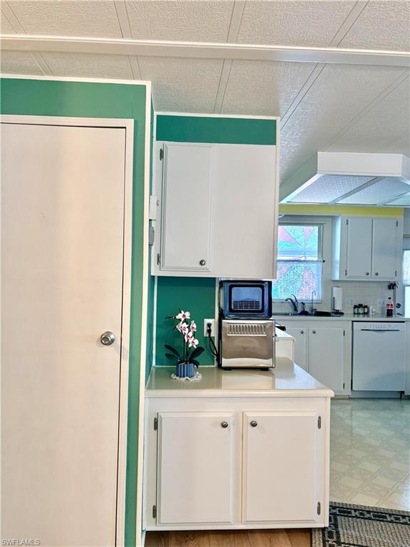 LAUREL ESTATES MOBILE HOME VIL - Residential