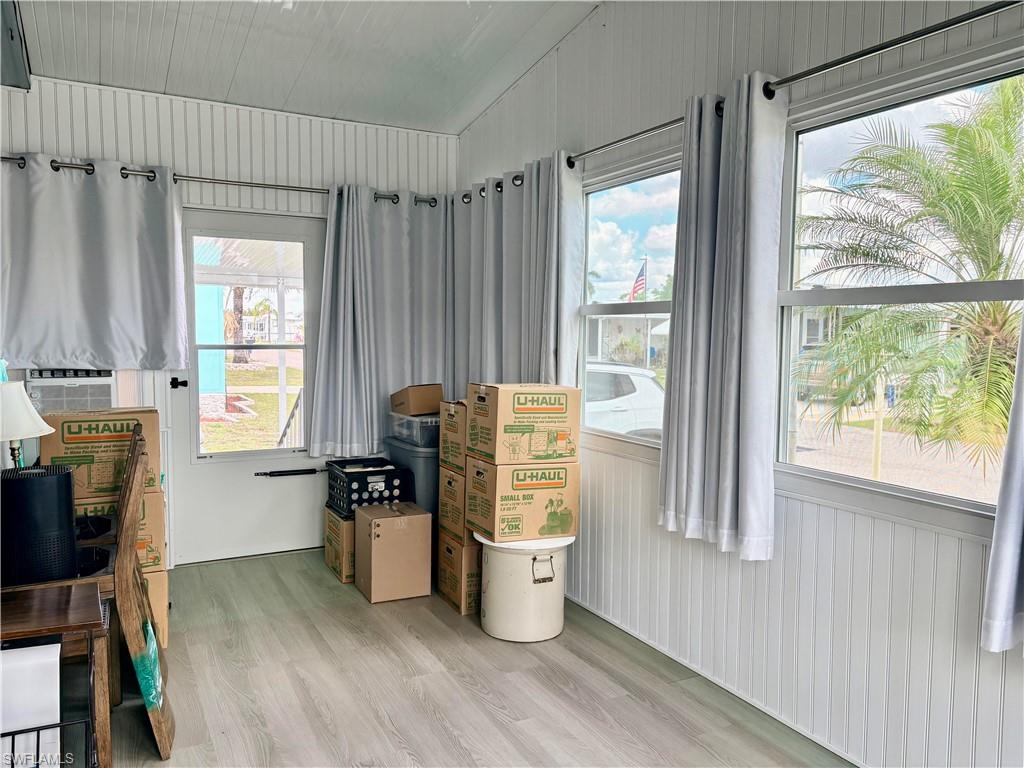 LAUREL ESTATES MOBILE HOME VIL - Residential