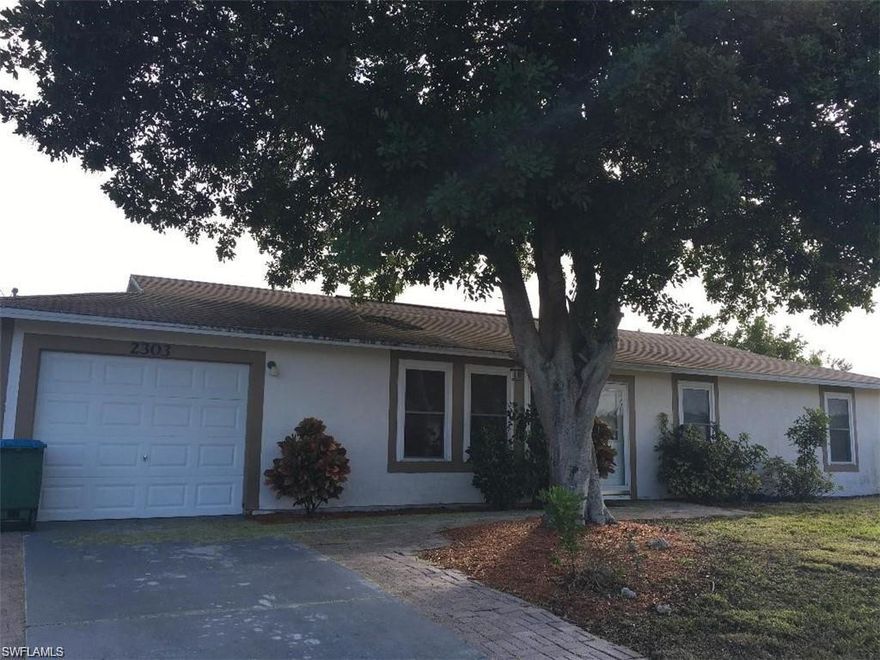 This 3BR, 2BA home is located in a quiet, friendly neighborhood less than 8 minutes drom restaurants, shopping, parks and lakes. tile throughout and alarge fenced in back yard with plenty of room to add a pool. new A/C installed in 2017, new water softener 2018, new windows, and new septic 2014.