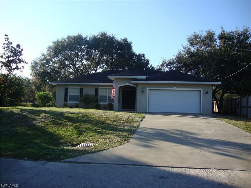 A Winner for the Beginner... This wonderful 3 bedroom 2 bath home is easy to love. Featuring high ceilings with crown moulding and laminate flooring in the main living area. Wonderfully laid out with a split bedroom floor plan, the master bedroom offers a great space to regroup at the end of a busy day. This quiet haven offers a large walk in closet,  and in the master bath you will enjoy dual sinks and a tiled shower. Relax outside on your screened lania overlooking the fenced back yard and beautiful oak trees. The yard offers irrigation and a well to keep the water cost down. Your family's dream home can be a reality, call and schedule your showing today!