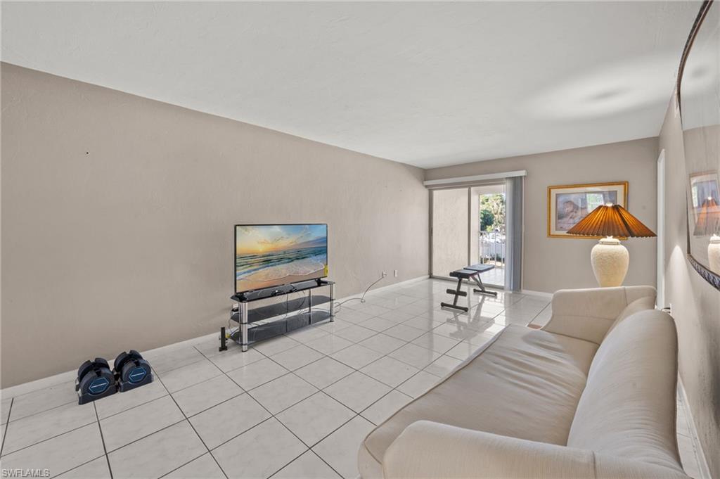 IMPERIAL PALMS - Residential