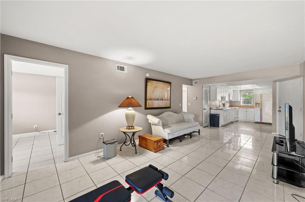 IMPERIAL PALMS - Residential