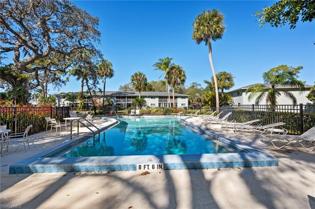 IMPERIAL PALMS - Residential