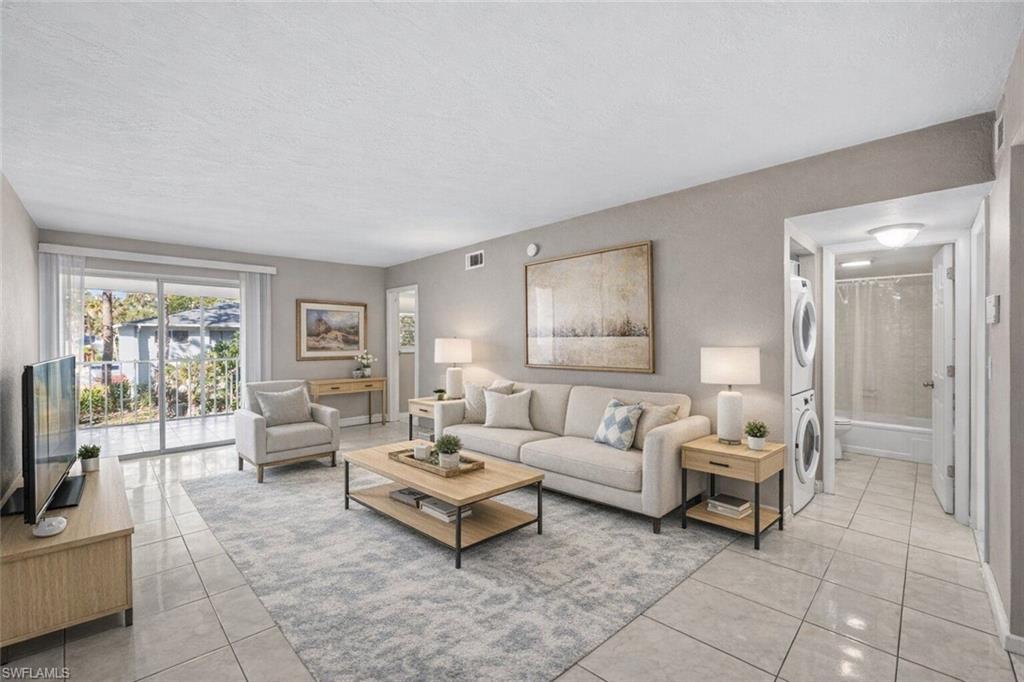 IMPERIAL PALMS - Residential