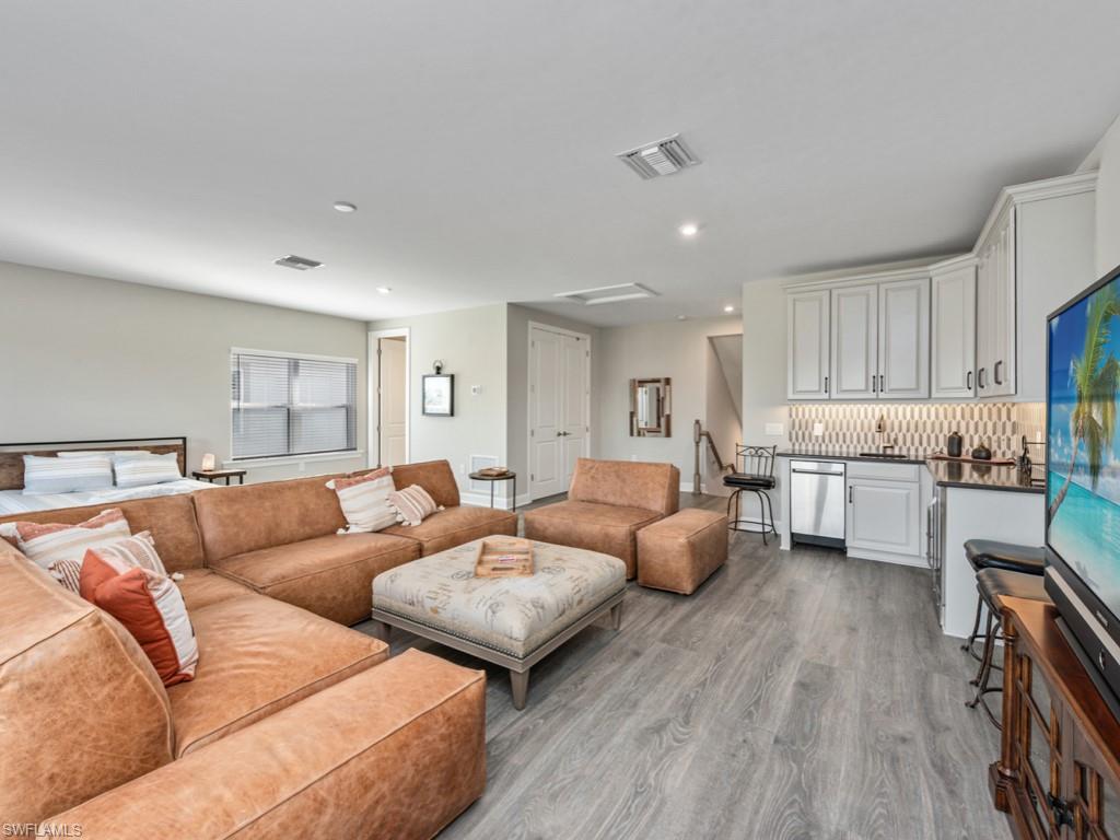 OYSTER HARBOR - Residential