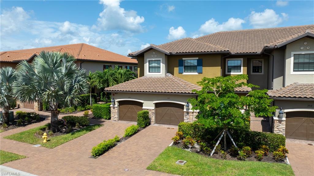 ESPLANADE - Residential