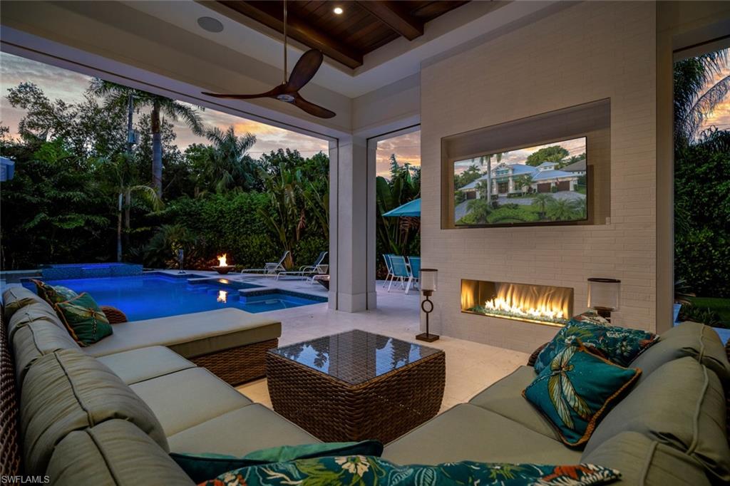 MOORINGS - Residential