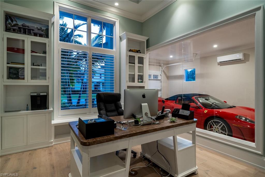 MOORINGS - Residential