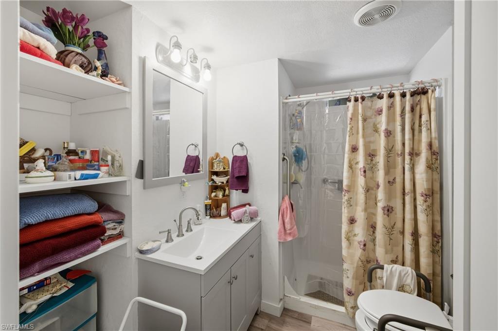 COACHLIGHT MANOR MOBILE HOME - Residential