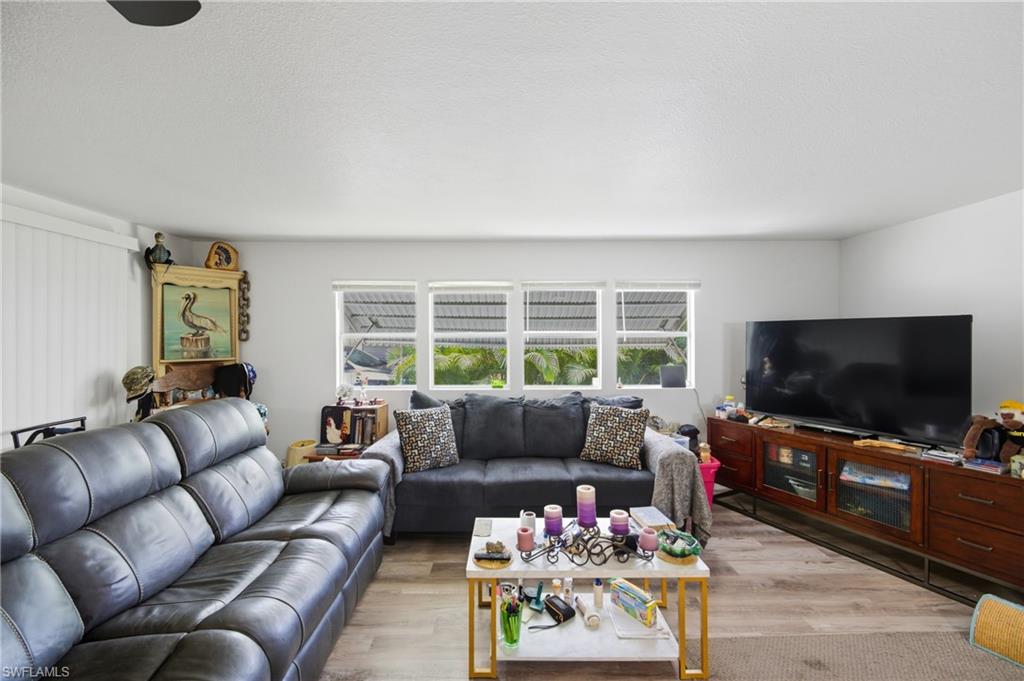 COACHLIGHT MANOR MOBILE HOME - Residential